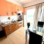 Alcamar Apartment! With Beautiful Views Of The Sea! شقة